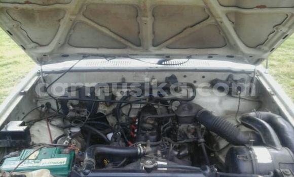 Buy Used Toyota Hilux White Car in Beitbridge in Matabeleland South Buy Used Toyota Hilux White Car in Beitbridge in Matabeleland South