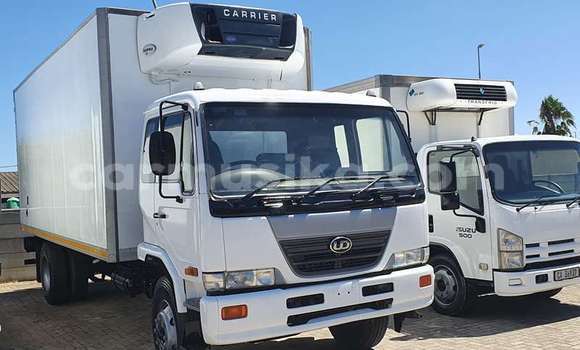 Acheter Occasion Utilitaire Nissan UD Blanc à Beitbridge, Matabeleland South