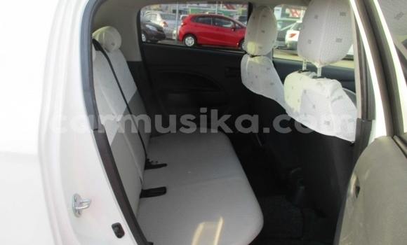 Buy Used Mitsubishi Colt White Car in Beitbridge in Matabeleland South Buy Used Mitsubishi Colt White Car in Beitbridge in Matabeleland South