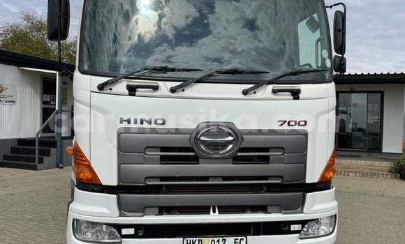 Acheter Occasion Utilitaire Hino 300 Series Blanc à Chitungwiza, Harare
