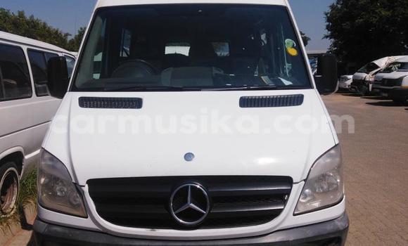 Nunua Ilio tumika Mercedes‒Benz Sprinter Nyeupe Lori ndani ya Beitbridge nchini Matabeleland Kusini