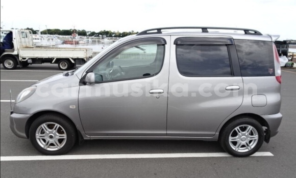 Acheter Occasion Voiture Toyota FunCargo Gris à Beitbridge, Matabeleland South Acheter Occasion Voiture Toyota FunCargo Gris à Beitbridge, Matabeleland South