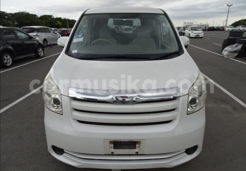 Big with watermark toyota noah matabeleland south beitbridge 22632