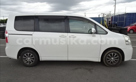 Tenga Tsaru Toyota Noah Chena Mota in Beitbridge in Matabeleland South Tenga Tsaru Toyota Noah Chena Mota in Beitbridge in Matabeleland South