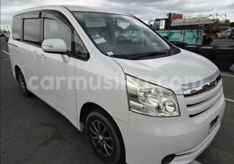 Big with watermark toyota noah matabeleland south beitbridge 22632