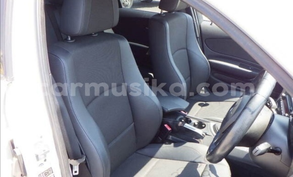 Acheter Occasion Voiture BMW 1-Series Blanc à Beitbridge, Matabeleland South Acheter Occasion Voiture BMW 1-Series Blanc à Beitbridge, Matabeleland South