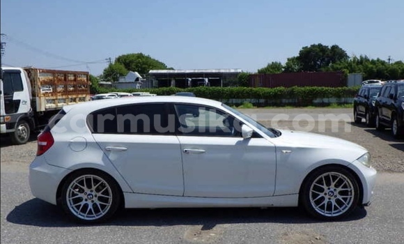 Acheter Occasion Voiture BMW 1-Series Blanc à Beitbridge, Matabeleland South Acheter Occasion Voiture BMW 1-Series Blanc à Beitbridge, Matabeleland South