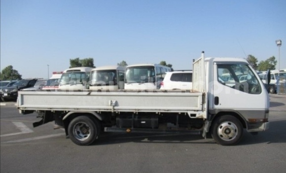 Acheter Occasion Utilitaire Mitsubishi Canter Blanc à Beitbridge, Matabeleland South Acheter Occasion Utilitaire Mitsubishi Canter Blanc à Beitbridge, Matabeleland South