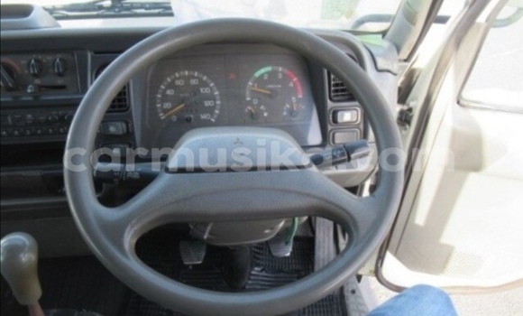 Acheter Occasion Utilitaire Mitsubishi Canter Blanc à Beitbridge, Matabeleland South Acheter Occasion Utilitaire Mitsubishi Canter Blanc à Beitbridge, Matabeleland South
