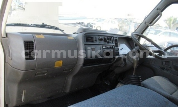 Acheter Occasion Utilitaire Mitsubishi Canter Blanc à Beitbridge, Matabeleland South Acheter Occasion Utilitaire Mitsubishi Canter Blanc à Beitbridge, Matabeleland South