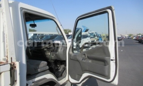 Acheter Occasion Utilitaire Mitsubishi Canter Blanc à Beitbridge, Matabeleland South Acheter Occasion Utilitaire Mitsubishi Canter Blanc à Beitbridge, Matabeleland South