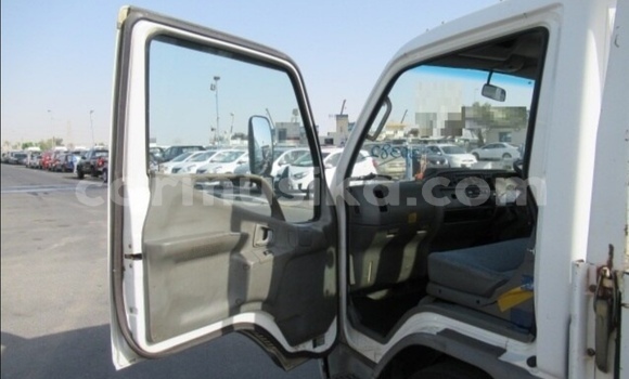 Acheter Occasion Utilitaire Mitsubishi Canter Blanc à Beitbridge, Matabeleland South Acheter Occasion Utilitaire Mitsubishi Canter Blanc à Beitbridge, Matabeleland South