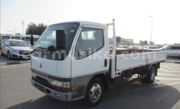 Acheter Occasion Utilitaire Mitsubishi Canter Blanc à Beitbridge, Matabeleland South Acheter Occasion Utilitaire Mitsubishi Canter Blanc à Beitbridge, Matabeleland South