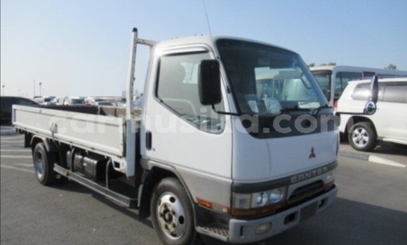 Acheter Occasion Utilitaire Mitsubishi Canter Blanc à Beitbridge, Matabeleland South Acheter Occasion Utilitaire Mitsubishi Canter Blanc à Beitbridge, Matabeleland South