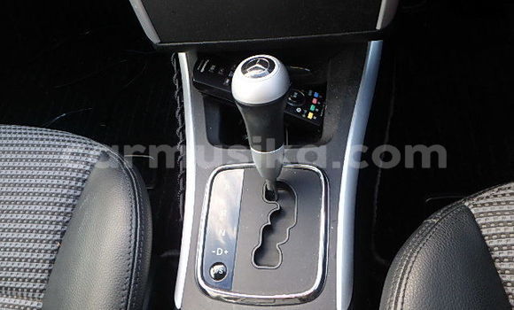 Acheter Occasion Voiture Mercedes‒Benz B-klasse Blanc à Beitbridge, Matabeleland South Acheter Occasion Voiture Mercedes‒Benz B-klasse Blanc à Beitbridge, Matabeleland South