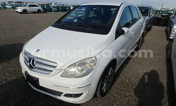 Acheter Occasion Voiture Mercedes‒Benz B-klasse Blanc à Beitbridge, Matabeleland South Acheter Occasion Voiture Mercedes‒Benz B-klasse Blanc à Beitbridge, Matabeleland South