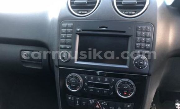 Nunua Ilio tumika Mercedes‒Benz ML–Class Fedha Gari ndani ya Beitbridge nchini Matabeleland Kusini Nunua Ilio tumika Mercedes‒Benz ML–Class Fedha Gari ndani ya Beitbridge nchini Matabeleland Kusini