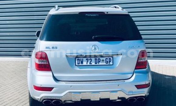 Nunua Ilio tumika Mercedes‒Benz ML–Class Fedha Gari ndani ya Beitbridge nchini Matabeleland Kusini Nunua Ilio tumika Mercedes‒Benz ML–Class Fedha Gari ndani ya Beitbridge nchini Matabeleland Kusini