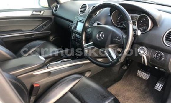 Nunua Ilio tumika Mercedes‒Benz ML–Class Fedha Gari ndani ya Beitbridge nchini Matabeleland Kusini Nunua Ilio tumika Mercedes‒Benz ML–Class Fedha Gari ndani ya Beitbridge nchini Matabeleland Kusini