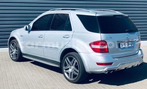 Nunua Ilio tumika Mercedes‒Benz ML–Class Fedha Gari ndani ya Beitbridge nchini Matabeleland Kusini Nunua Ilio tumika Mercedes‒Benz ML–Class Fedha Gari ndani ya Beitbridge nchini Matabeleland Kusini
