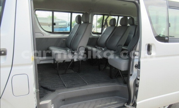 Acheter Occasion Voiture Toyota Hiace Gris à Beitbridge, Matabeleland South Acheter Occasion Voiture Toyota Hiace Gris à Beitbridge, Matabeleland South