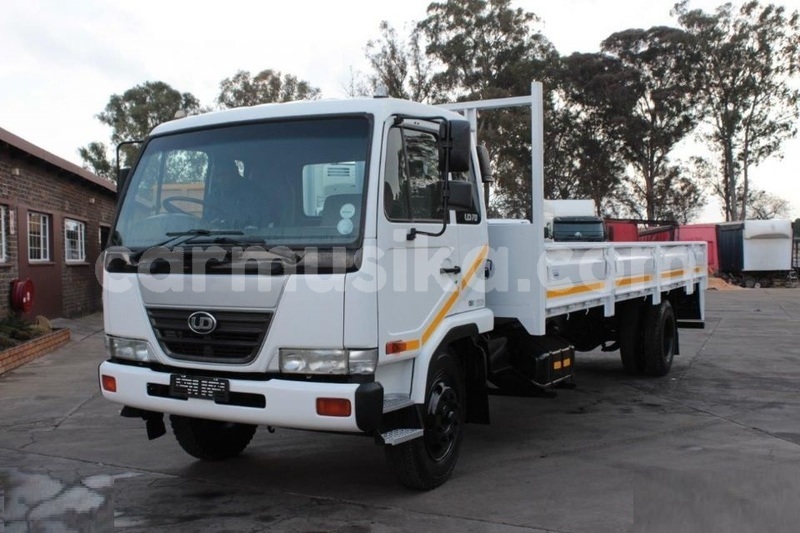 Big with watermark truck rigid 2005 nissan ud 70 closed body 02kxhh