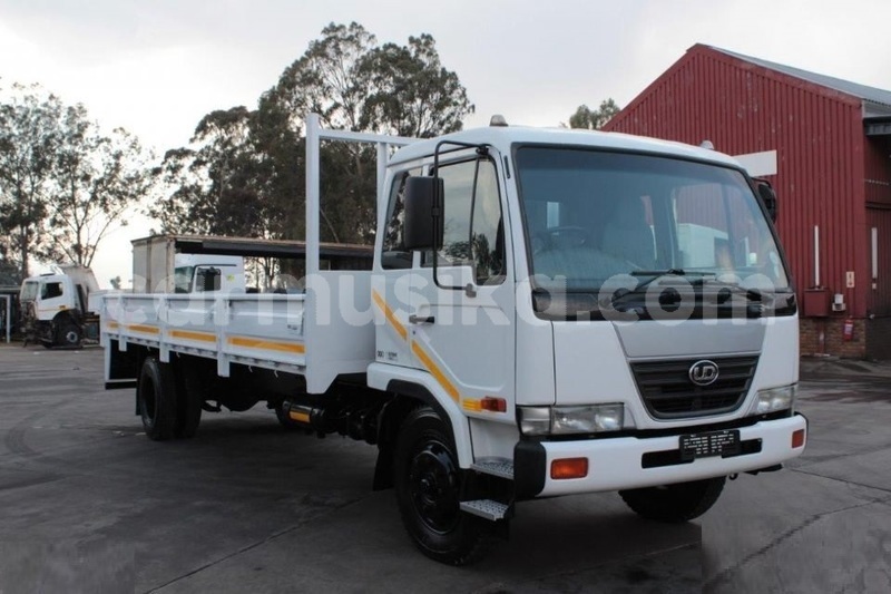 Big with watermark truck rigid 2005 nissan ud 70 closed body 01eqfe