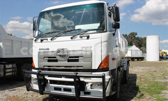 Nunua Ilio tumika Hino 300 Series Nyeupe Lori ndani ya Bulawayo nchini Bulawayo