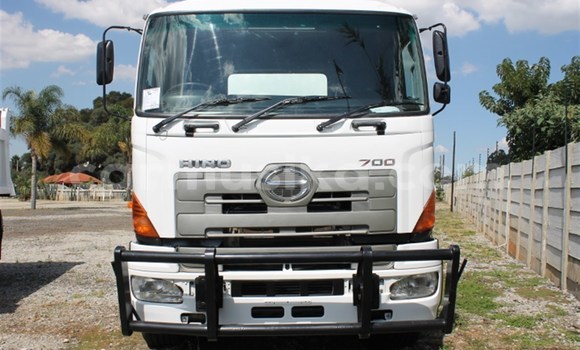 Acheter Occasion Utilitaire Hino 300 Series Blanc à Bulawayo, Bulawayo Acheter Occasion Utilitaire Hino 300 Series Blanc à Bulawayo, Bulawayo