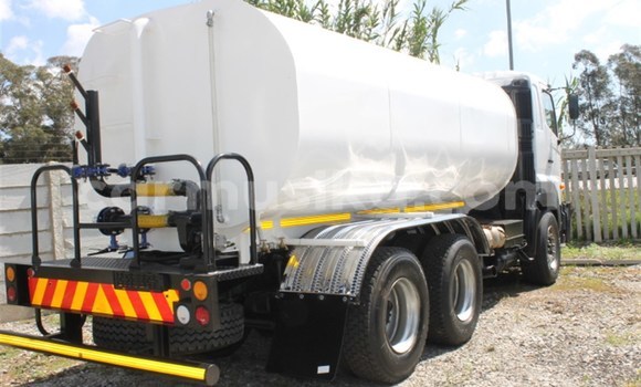 Acheter Occasion Utilitaire Hino 300 Series Blanc à Bulawayo, Bulawayo Acheter Occasion Utilitaire Hino 300 Series Blanc à Bulawayo, Bulawayo