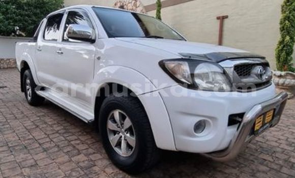 Buy Used Toyota Hilux White Car in Beitbridge in Matabeleland South