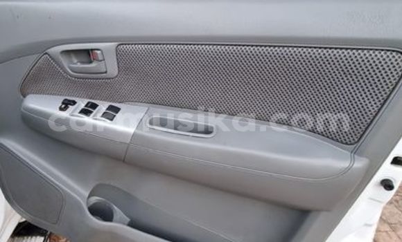 Acheter Occasion Voiture Toyota Hilux Blanc à Beitbridge, Matabeleland South Acheter Occasion Voiture Toyota Hilux Blanc à Beitbridge, Matabeleland South