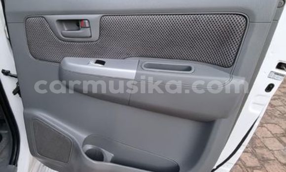 Acheter Occasion Voiture Toyota Hilux Blanc à Beitbridge, Matabeleland South Acheter Occasion Voiture Toyota Hilux Blanc à Beitbridge, Matabeleland South