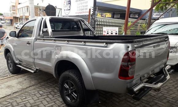 Buy Used Toyota Hilux Silver Car in Beitbridge in Matabeleland South Buy Used Toyota Hilux Silver Car in Beitbridge in Matabeleland South
