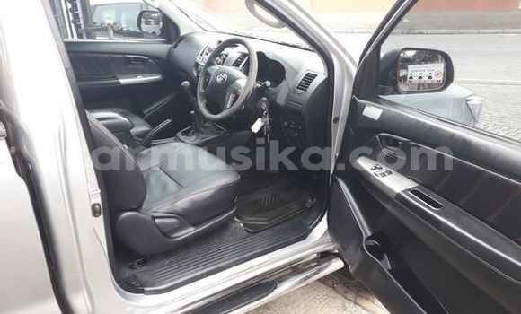 Buy Used Toyota Hilux Silver Car in Beitbridge in Matabeleland South Buy Used Toyota Hilux Silver Car in Beitbridge in Matabeleland South
