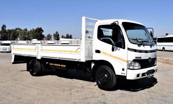 Tenga Tsaru Hino 300 Series Chena Rori in Beitbridge in Matabeleland South Tenga Tsaru Hino 300 Series Chena Rori in Beitbridge in Matabeleland South