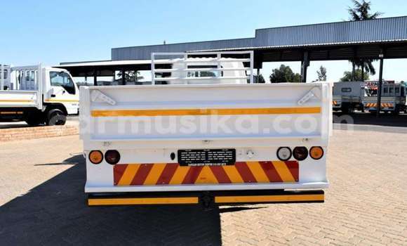 Tenga Tsaru Hino 300 Series Chena Rori in Beitbridge in Matabeleland South Tenga Tsaru Hino 300 Series Chena Rori in Beitbridge in Matabeleland South