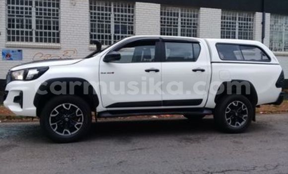 Buy Used Toyota Hilux White Car in Beitbridge in Matabeleland South Buy Used Toyota Hilux White Car in Beitbridge in Matabeleland South