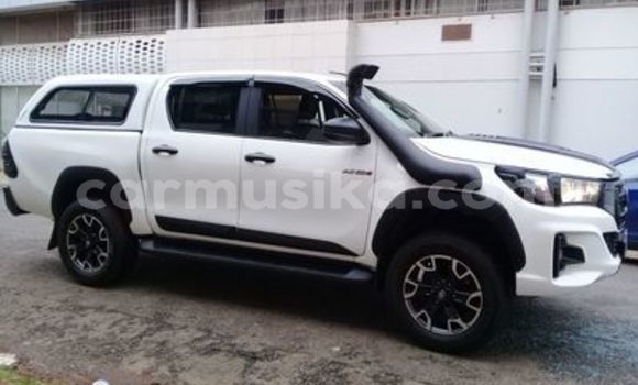 Buy Used Toyota Hilux White Car in Beitbridge in Matabeleland South Buy Used Toyota Hilux White Car in Beitbridge in Matabeleland South