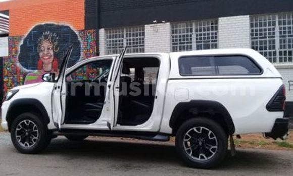 Buy Used Toyota Hilux White Car in Beitbridge in Matabeleland South Buy Used Toyota Hilux White Car in Beitbridge in Matabeleland South