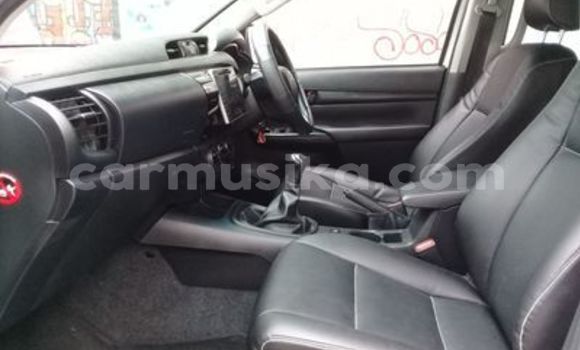 Buy Used Toyota Hilux White Car in Beitbridge in Matabeleland South Buy Used Toyota Hilux White Car in Beitbridge in Matabeleland South