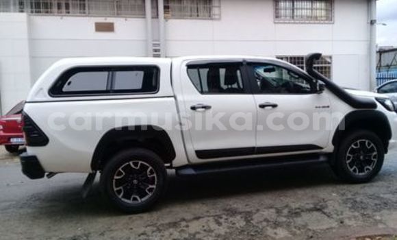 Buy Used Toyota Hilux White Car in Beitbridge in Matabeleland South Buy Used Toyota Hilux White Car in Beitbridge in Matabeleland South