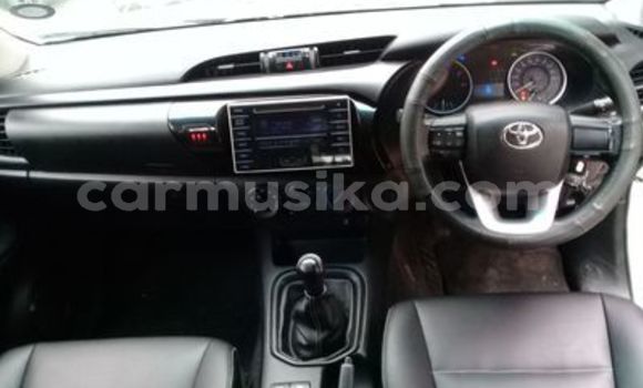 Buy Used Toyota Hilux White Car in Beitbridge in Matabeleland South Buy Used Toyota Hilux White Car in Beitbridge in Matabeleland South