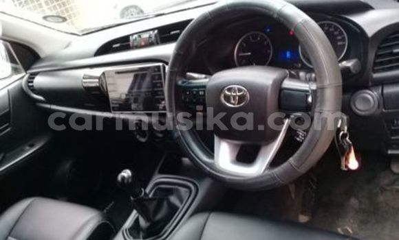 Buy Used Toyota Hilux White Car in Beitbridge in Matabeleland South Buy Used Toyota Hilux White Car in Beitbridge in Matabeleland South