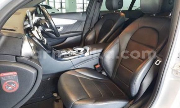 Nunua Ilio tumika Mercedes-Benz C-Classe Fedha Gari ndani ya Beitbridge nchini Matabeleland Kusini Nunua Ilio tumika Mercedes-Benz C-Classe Fedha Gari ndani ya Beitbridge nchini Matabeleland Kusini