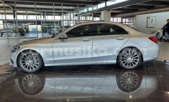 Nunua Ilio tumika Mercedes-Benz C-Classe Fedha Gari ndani ya Beitbridge nchini Matabeleland Kusini Nunua Ilio tumika Mercedes-Benz C-Classe Fedha Gari ndani ya Beitbridge nchini Matabeleland Kusini