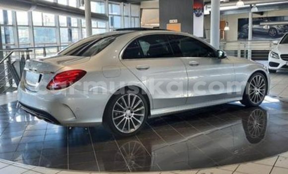 Nunua Ilio tumika Mercedes-Benz C-Classe Fedha Gari ndani ya Beitbridge nchini Matabeleland Kusini Nunua Ilio tumika Mercedes-Benz C-Classe Fedha Gari ndani ya Beitbridge nchini Matabeleland Kusini