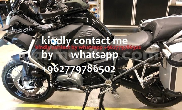 Nunua Ilio tumika BMW GS Nyeusi Bike ndani ya Alexandra Park nchini Harare Nunua Ilio tumika BMW GS Nyeusi Bike ndani ya Alexandra Park nchini Harare