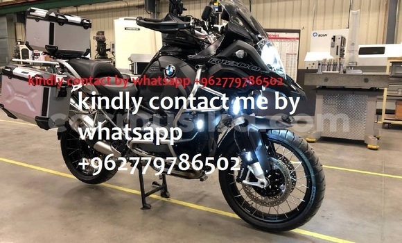 Nunua Ilio tumika BMW GS Nyeusi Bike ndani ya Alexandra Park nchini Harare Nunua Ilio tumika BMW GS Nyeusi Bike ndani ya Alexandra Park nchini Harare