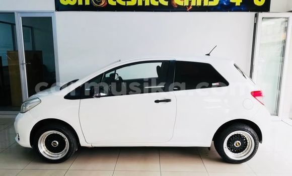 Nunua Ilio tumika Toyota Yaris Nyeupe Gari ndani ya Beitbridge nchini Matabeleland Kusini Nunua Ilio tumika Toyota Yaris Nyeupe Gari ndani ya Beitbridge nchini Matabeleland Kusini